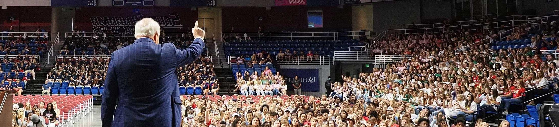 President Bonner holding up J sign.